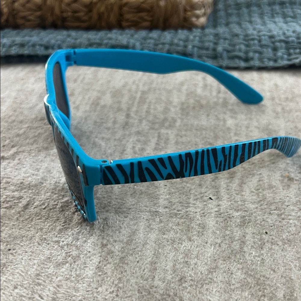 Wayfarer Sunglasses Blue Zebra Style Sunglasses Tinted Lens New - Picture 2 of 2